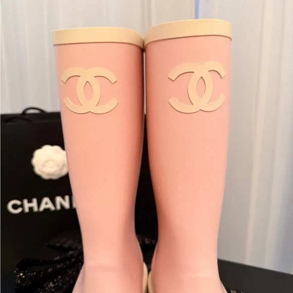 100% Authentic NWT Chanel Pink Women's Rain Boots 26C 2025 SIZE 40 - Picture 4 of 10